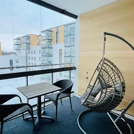 Modern 2br W 2 Balconies, Metro, Helsinki 15min *
