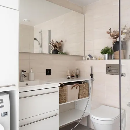 Modern 2br W 2 Balconies, Metro, Helsinki 15min Espoo