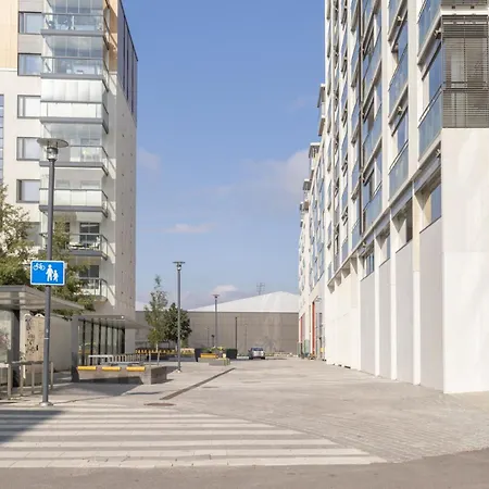 Modern 2br W 2 Balconies, Metro, Helsinki 15min